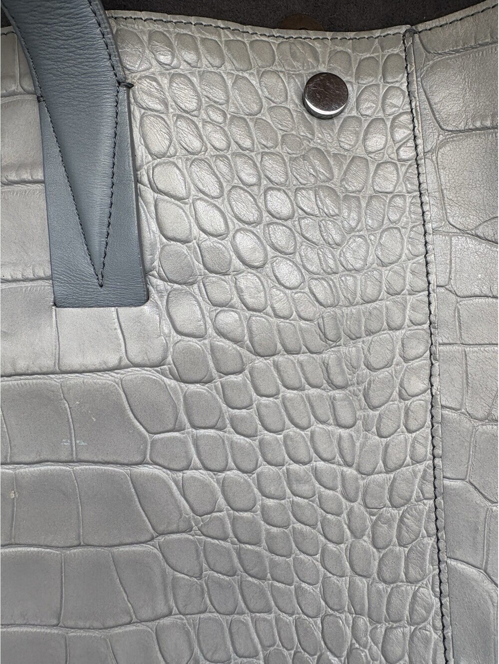 Vince. Gray Croc Embossed Large Tote Bag Magnetic Closure w/ Pouch Silver HW - Picture 6 of 9
